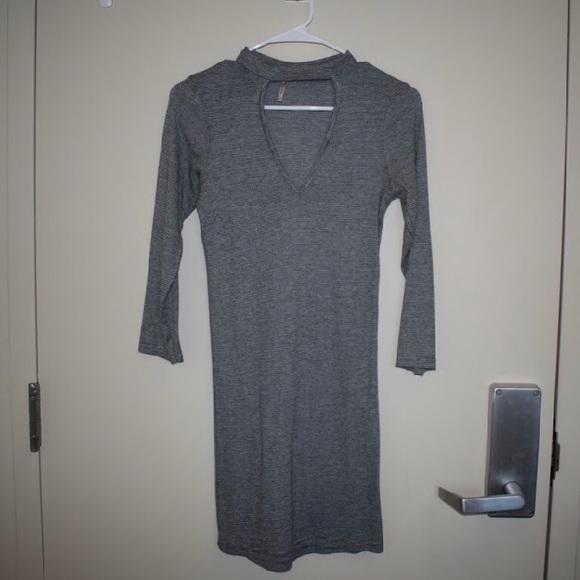 Dress - Picture 2 of 4